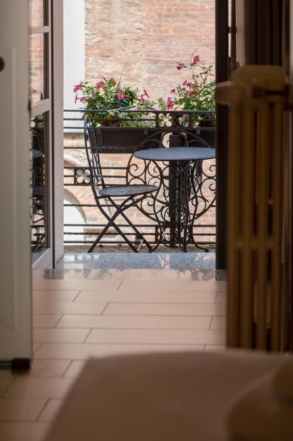 Hotel Duomo Cremona Exteriör bild